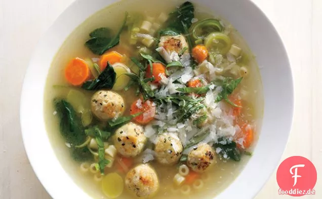 Frühlings-Minestrone mit Hühnerfleischbällchen