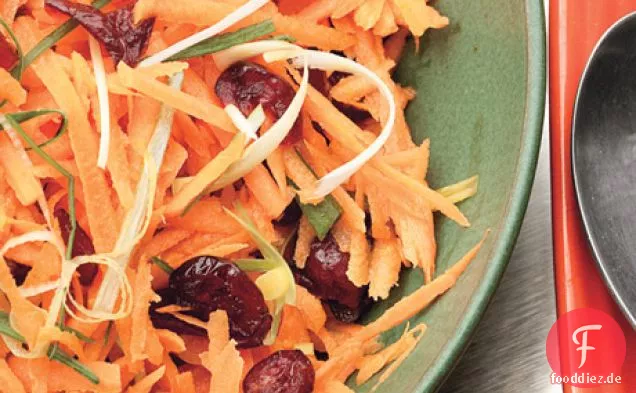 Karotten-Cranberry-Salat mit frischem Ingwerdressing
