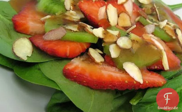 Erdbeer-, Kiwi- und Spinatsalat