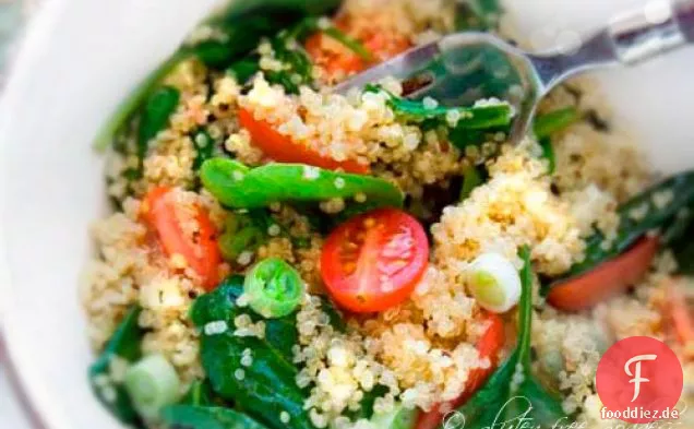 Warmes Quinoa-Spinat-Salat-Rezept mit Traubentomaten