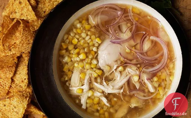 Hühnchen-Mais-Suppe mit Chile-Minze-Salsa