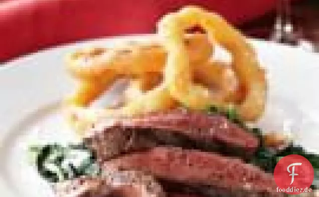 Gegrillte Flacheisensteaks, Grießzwiebelringe & cremige Trüffel