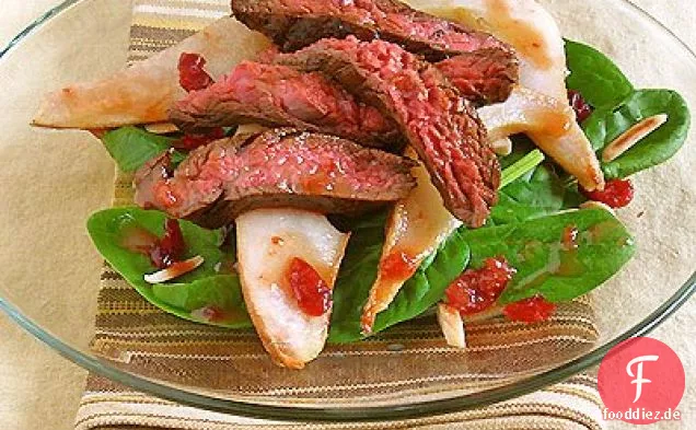 Winterspinatsalat mit gerösteten Birnen, Flankensteak und getrocknet