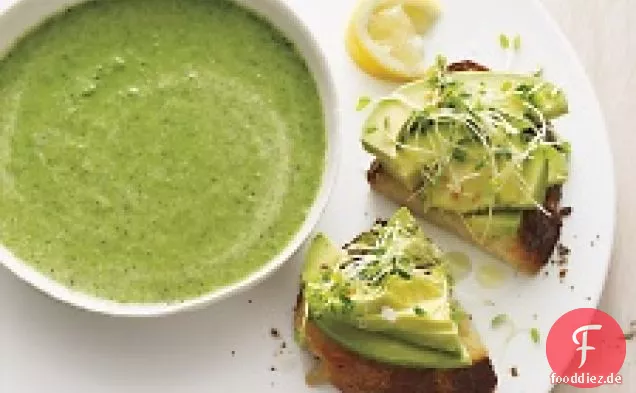 Brokkoli-Spinat-Suppe mit Avocado-Toast