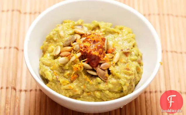 Chipotle-Orange Guacamole mit Gerösteten Kürbiskernen