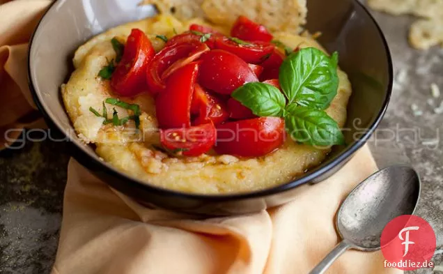 Polenta mit frischen Tomaten und Parmesanchips / Polenta leicht gemacht