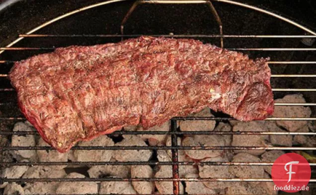 Gewürzgeriebenes gegrilltes Klapp-Fleisch (Lendenspitze)