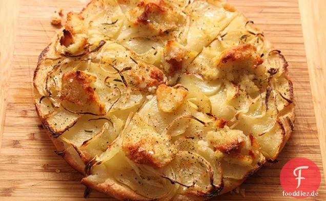 Easy Pan Pizza Mit Kartoffeln, Zwiebeln und Rosmarin (Vegan)