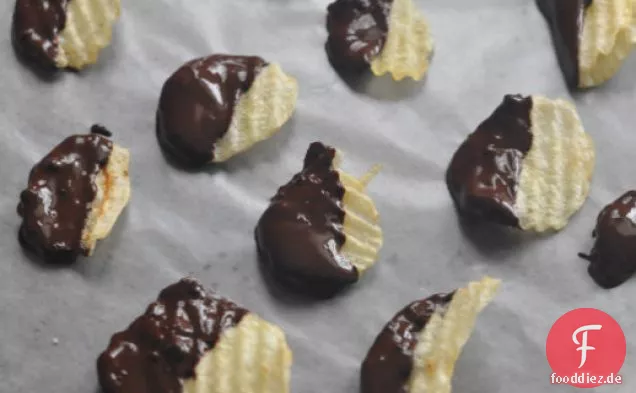 Mit Schokolade überzogene Kartoffelchips