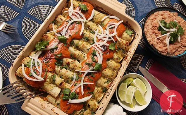 Veganer Spinat und Hominy Enchiladas mit würziger Cashewcreme