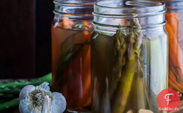 Schnell Eingelegte Karotten und Spargel mit Estragon