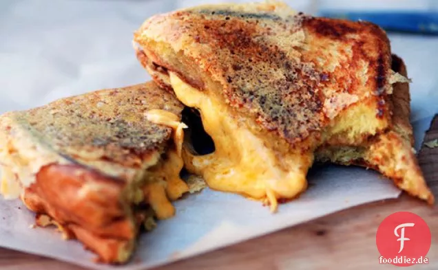 Knackig gegrilltes Käsesandwich