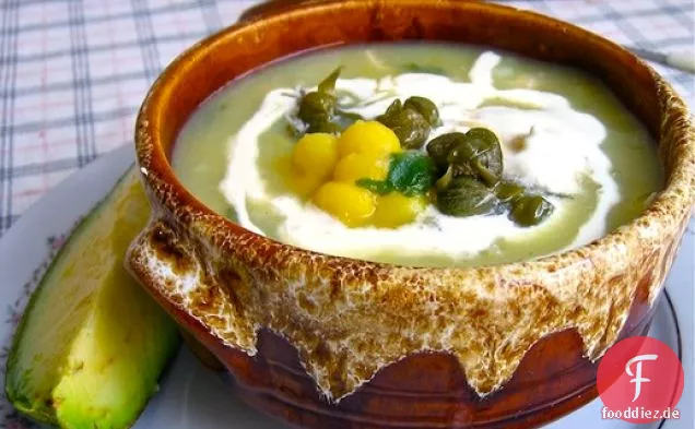 Ajiaco: Kolumbianische Hühnchen-Kartoffelsuppe