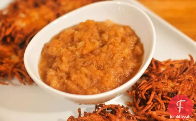 Braune Butter und Zimt Apfelmus