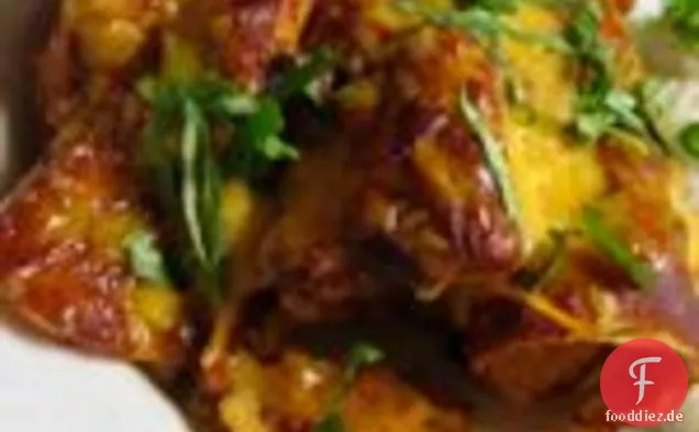 Fleisch Lite: Süßkartoffel und Huhn Enchiladas mit Chilisauce