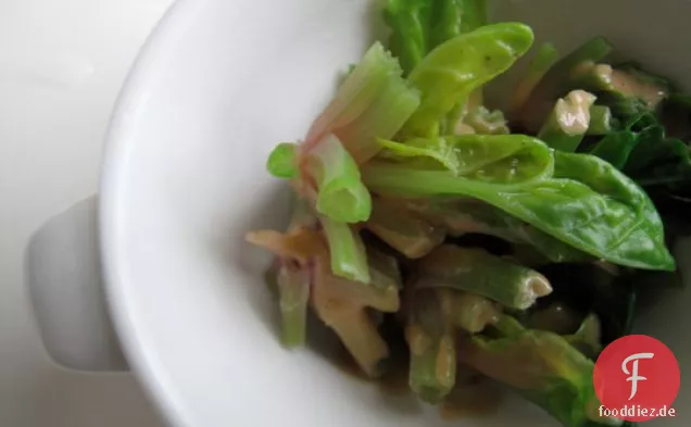 Spinat-Kronen Mit Sesam-Dressing