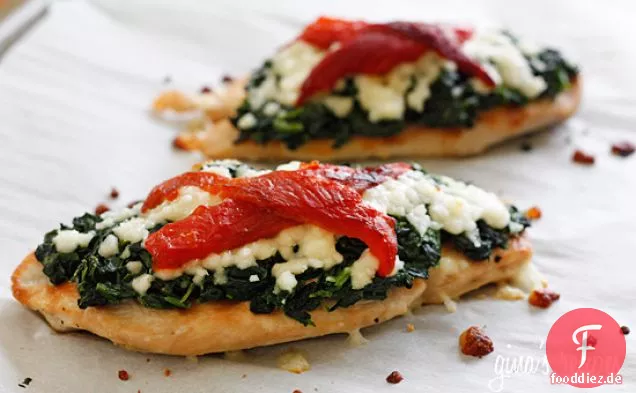 Gegrilltes Hähnchen Mit Spinat Und Geschmolzenem Mozzarella