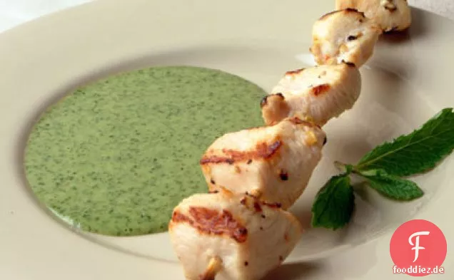 Hühnerspieße mit Minzsauce