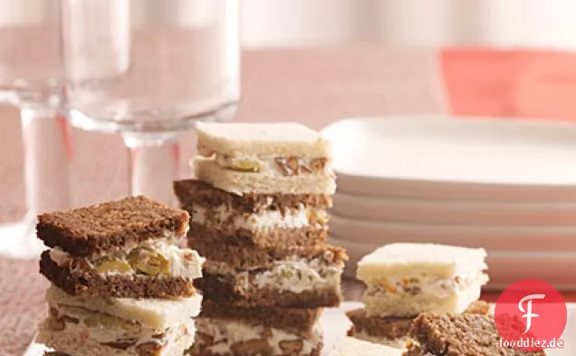 Oliven-Nuss-Brotaufstrich-Sandwiches