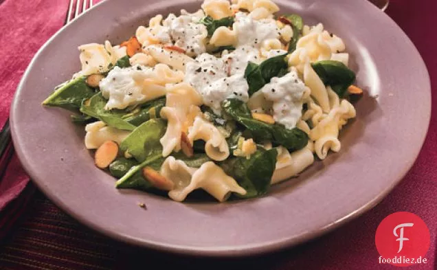 Campanelle-Nudeln Mit Burrata-Käse Und Spinat