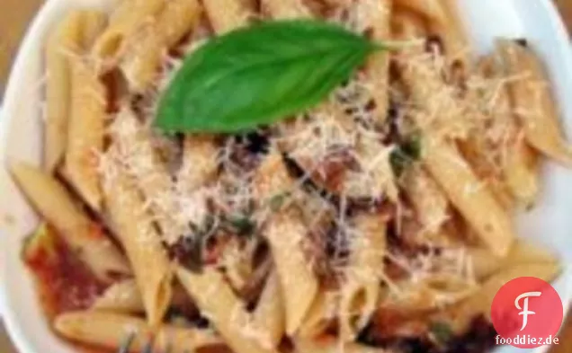 Meat Lite: Penne mit Speck und roher Tomatensauce