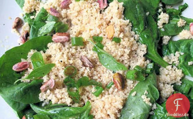 Couscous-Salat mit Babyspinat und Pistazien