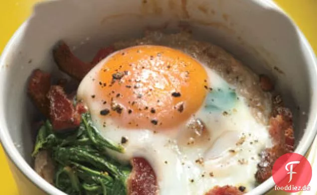 Gebackene Eier mit Speck und Spinat