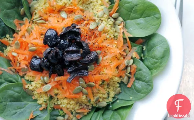 Spinat, Karotten und schwarze Oliven Couscous