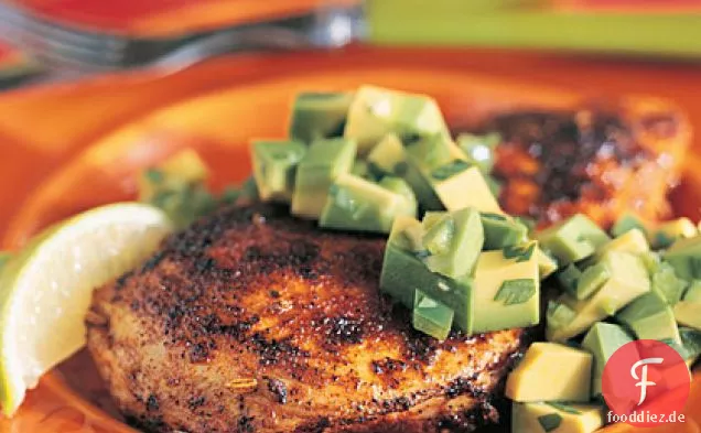 Gebratenes Huhn mit Avocado