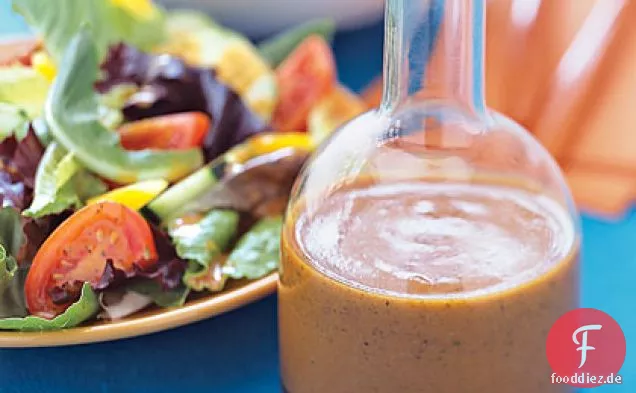 Grüner Salat mit Heißem Paprika-Knoblauch-Dressing