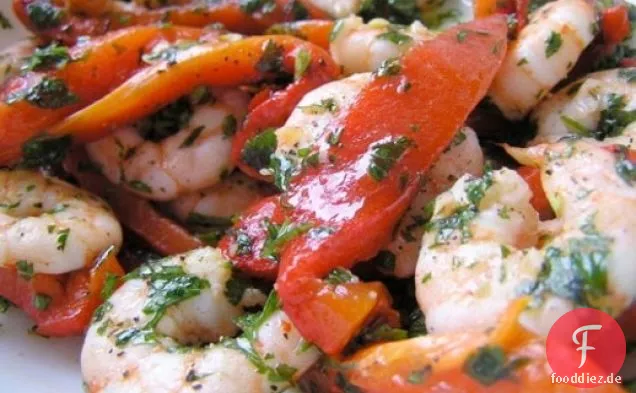 Abendessen heute Abend: Salat aus Garnelen und gerösteten Paprika