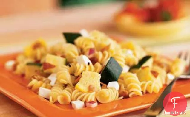 Rotini, Sommerkürbis und Schinken-Salat mit Rosmarin-Dressing