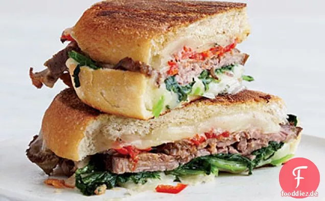 Rindfleisch, Brokkoli Rabe und Provolone Panini