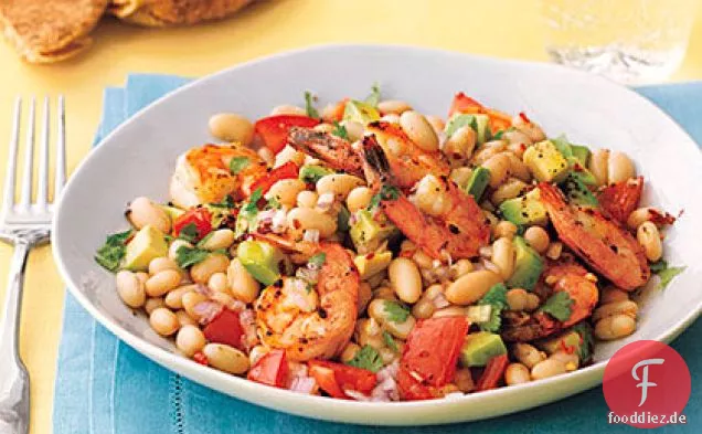 Gebratene Garnelen, Avocado und weißer Bohnensalat