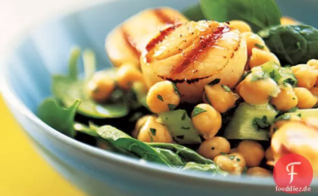Gegrillte Jakobsmuscheln mit Zitronen-Kichererbsen-Salat