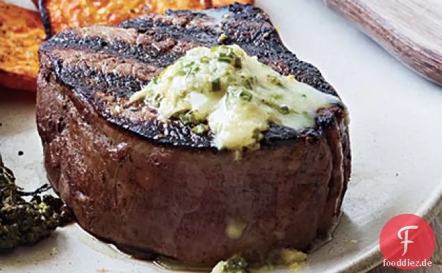 Pan-gebratenes Steak mit Schnittlauch-Meerrettich-Butter