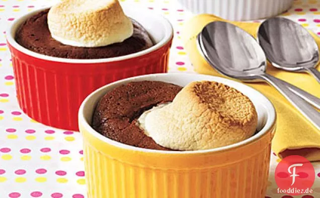 Marshmallow-gekrönt Schokoladenpudding Kuchen