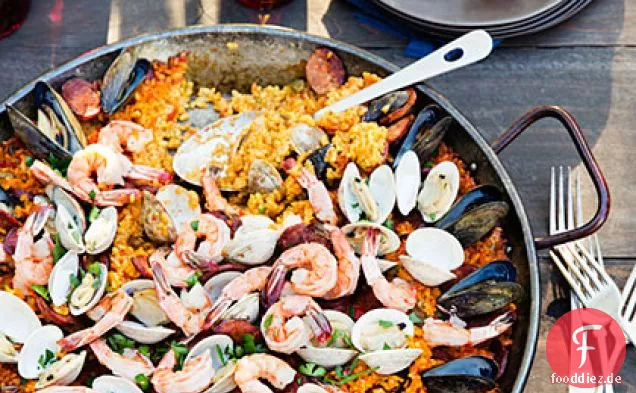 Gegrillte Meeresfrüchte und Chorizo-Paella -