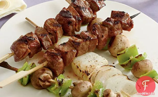 Gegrilltes Steak und Gemüse Kabobs