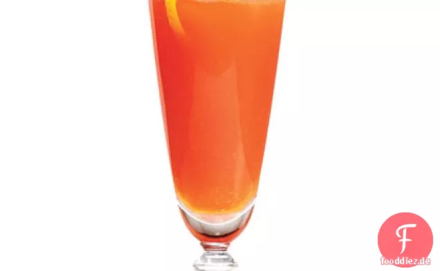 Campari und Orange funkelnder Cocktail