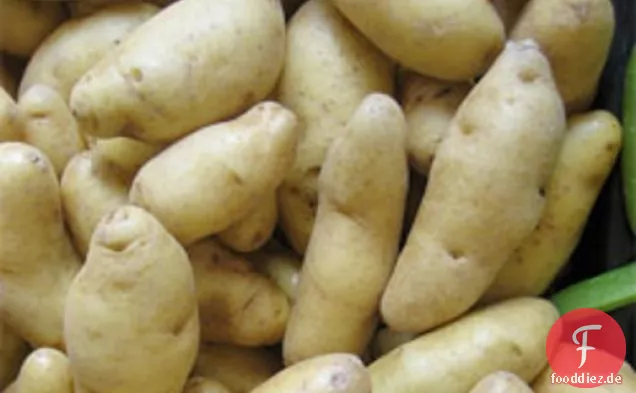 Abendessen heute Abend: Fingerling Kartoffelsalat mit grünem Chile-Cilantro Salsa