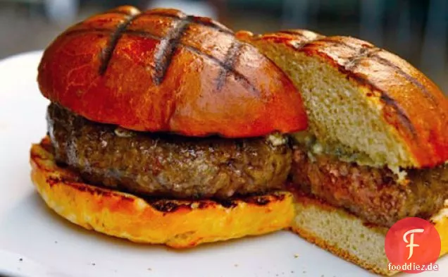 Der Chargrilled Burger des gefleckten Schweins zu Hause