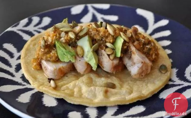 Gegrillte Hähnchen-Tacos mit Kürbiskernsauce