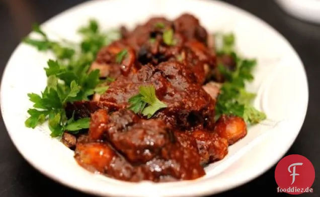 Sweet & Sour Brisket mit Granatapfelmelasse und Trockenfrüchten