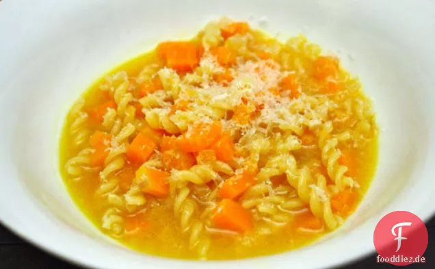 Butternut Squash und Nudelsuppe