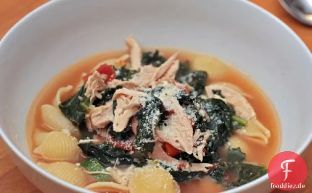 Rustikaler Hühnchen-Minestrone