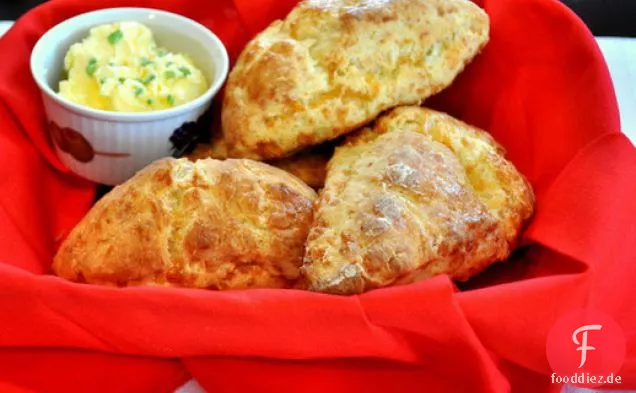 Cheddar Scones mit Schnittlauchbutter