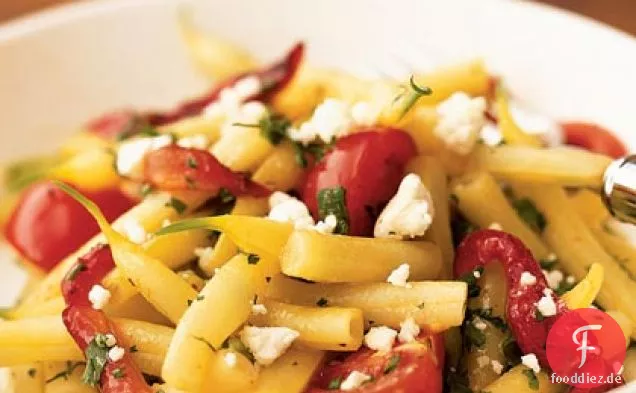 Wachsbohne, gerösteter Pfeffer und Tomatensalat mit Ziegenkäse
