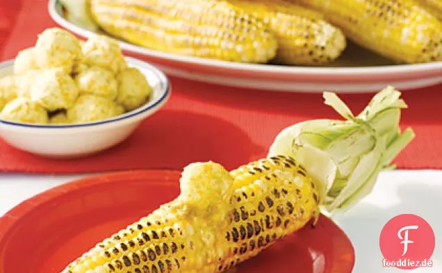 Gegrillter Mais auf dem Kolben mit Zitrusbutter