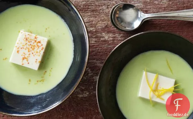 Andrea Nguyens seidene Tofu-Edamame-Suppe